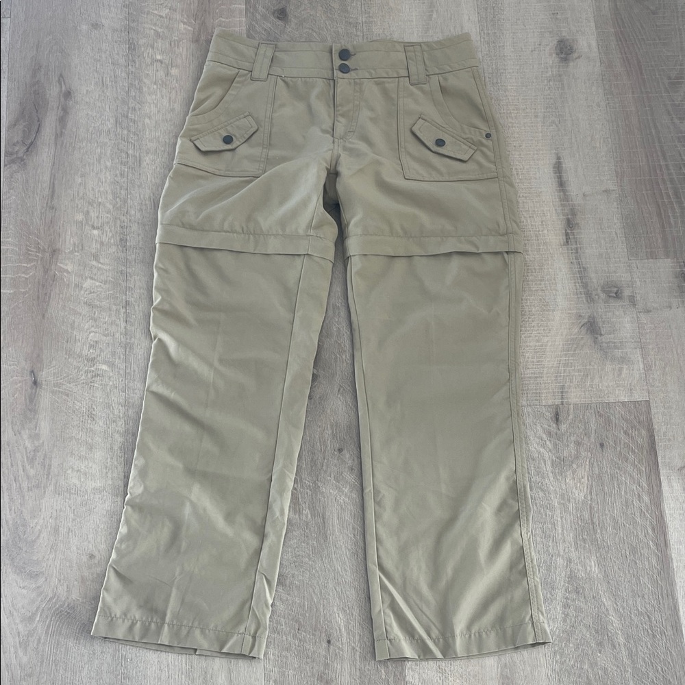 Womens Rugged Exposure zip
Off Khaki Hiking Pants. Water resistant. Size 6